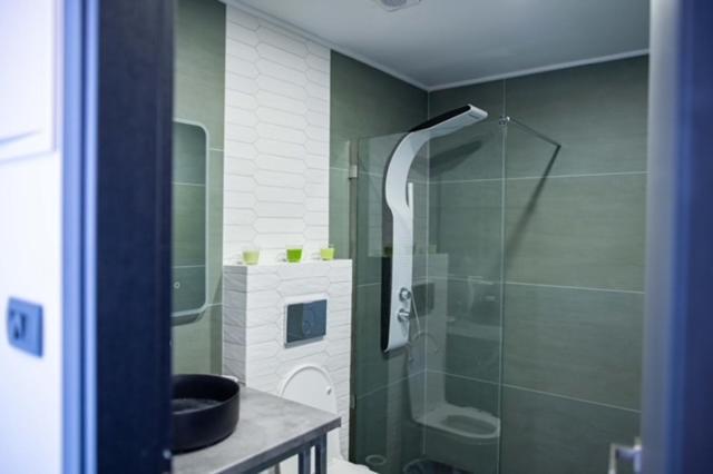 Apartment Front 2-3-4 *